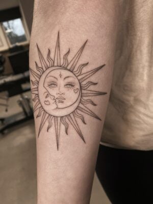 Fineline sol og Måne tattoo Fineline Sun and Moon tattoo